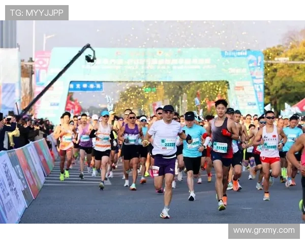 筑城燃情开跑!3.5 万跑者竞逐世界田联精英贵阳马拉松(1) 筑城燃情开跑!3.5 万跑者竞逐世界田联精英贵阳马拉松(1)